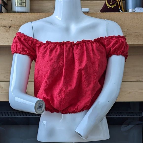 NEW Red Over the Shoulder Crop Top With Florets crochet Size Medium Eyelet Top - Picture 2 of 7